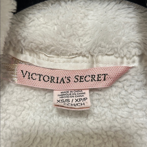 Victoria's Secret Pink Label Plush Robe - Picture 2 of 4